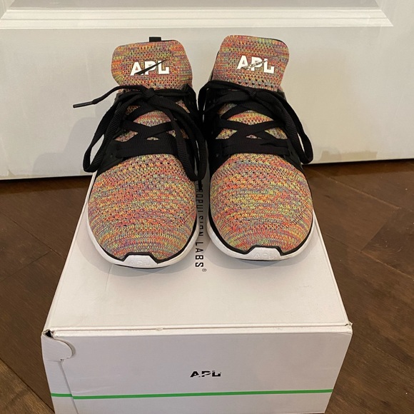 bloomingdales apl shoes